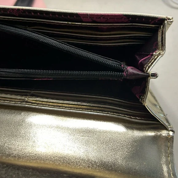 Betsey Johnson Clutch Large Wristlet and Crossbody Wallet EUC Stripes Vintage - Picture 8 of 16